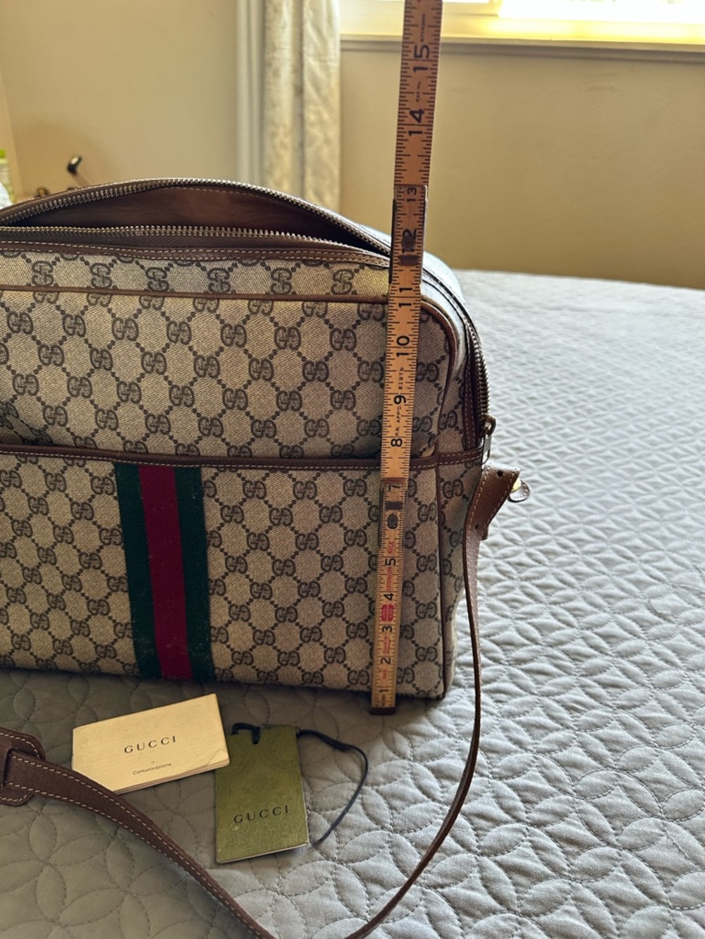 Beis Gucci Beige GG Supreme Messenger with Green & Red Web Stripe - Picture 5 of 10